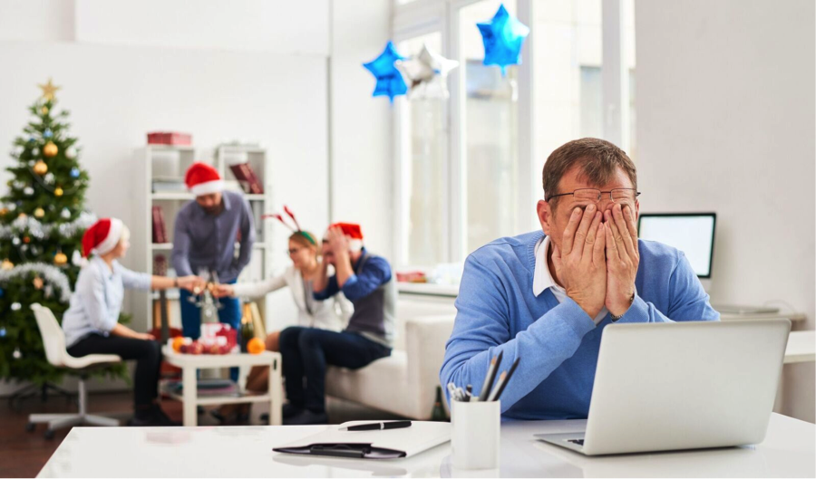 How to Stay Focused at Work During the Holidays