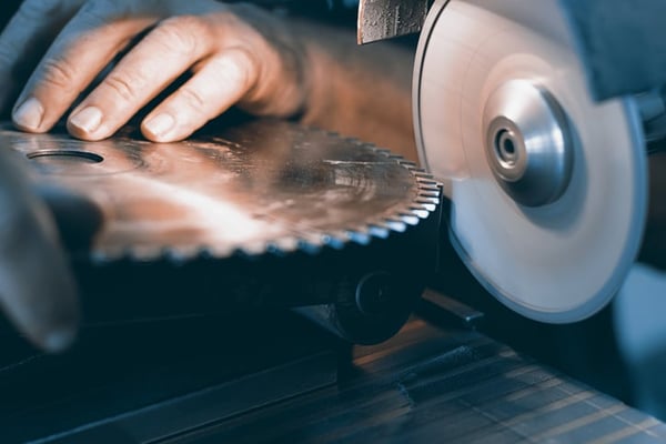 sharping the saw