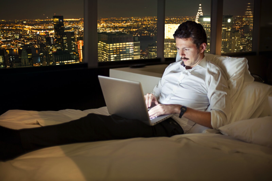 staying-productive-while-traveling.png